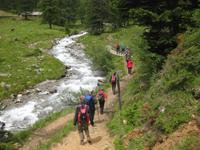 ... Abstieg zum See hinab