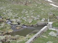 ... eine kleine Staumauer