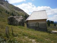 Kapelle mit Lawinwnschutz.