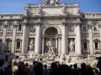 am Trevi Brunnen