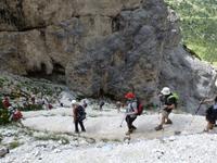 Abstieg am Wasserfall