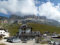Aufstieg am Pass Pordoi - Blick zum Sella Masiv