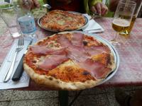 Pause am Fedaia Stausee