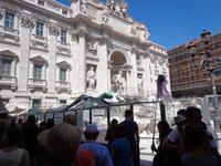 Am Trevi-Brunnen
