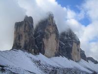 Die Wolkendecke reißt auf. 