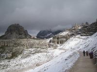 Die Drei-Zinnen-Hütte rückt immer näher. 