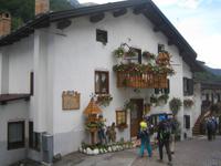 Der Weg führt zur Gelateria. 