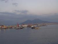 Hafen von Neapel mit Vesuv