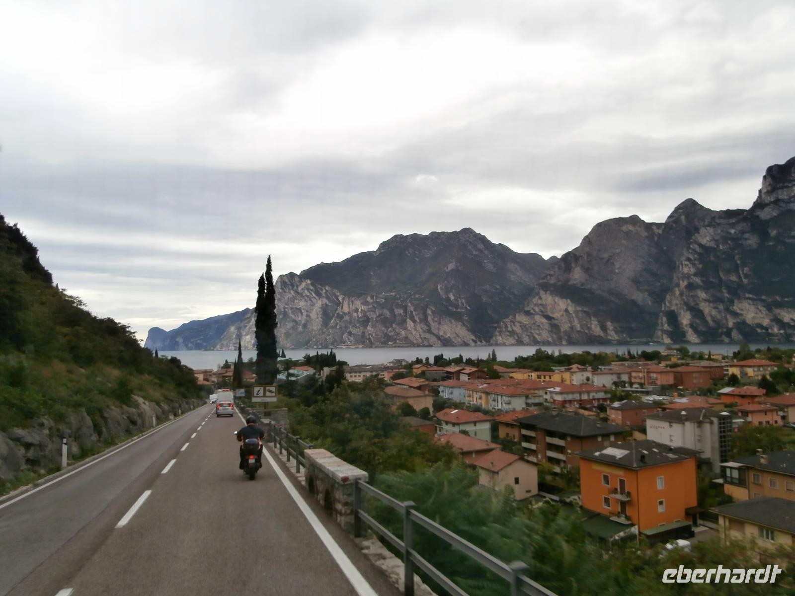 Fahrt am Gardasee entlang