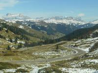 Dolomiten-Rundfahrt (Fahrt vom Pordoi-Joch ins Buchensteintal)