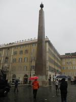 Obelisk am Sitz des Staatspräsidenten