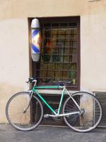 Geparktes Rad vor Herrenfriseur Via dei Coronari