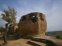 Reste der Stadtmauer im Tal der Tempel