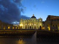 156 Petersdom bei Nacht
