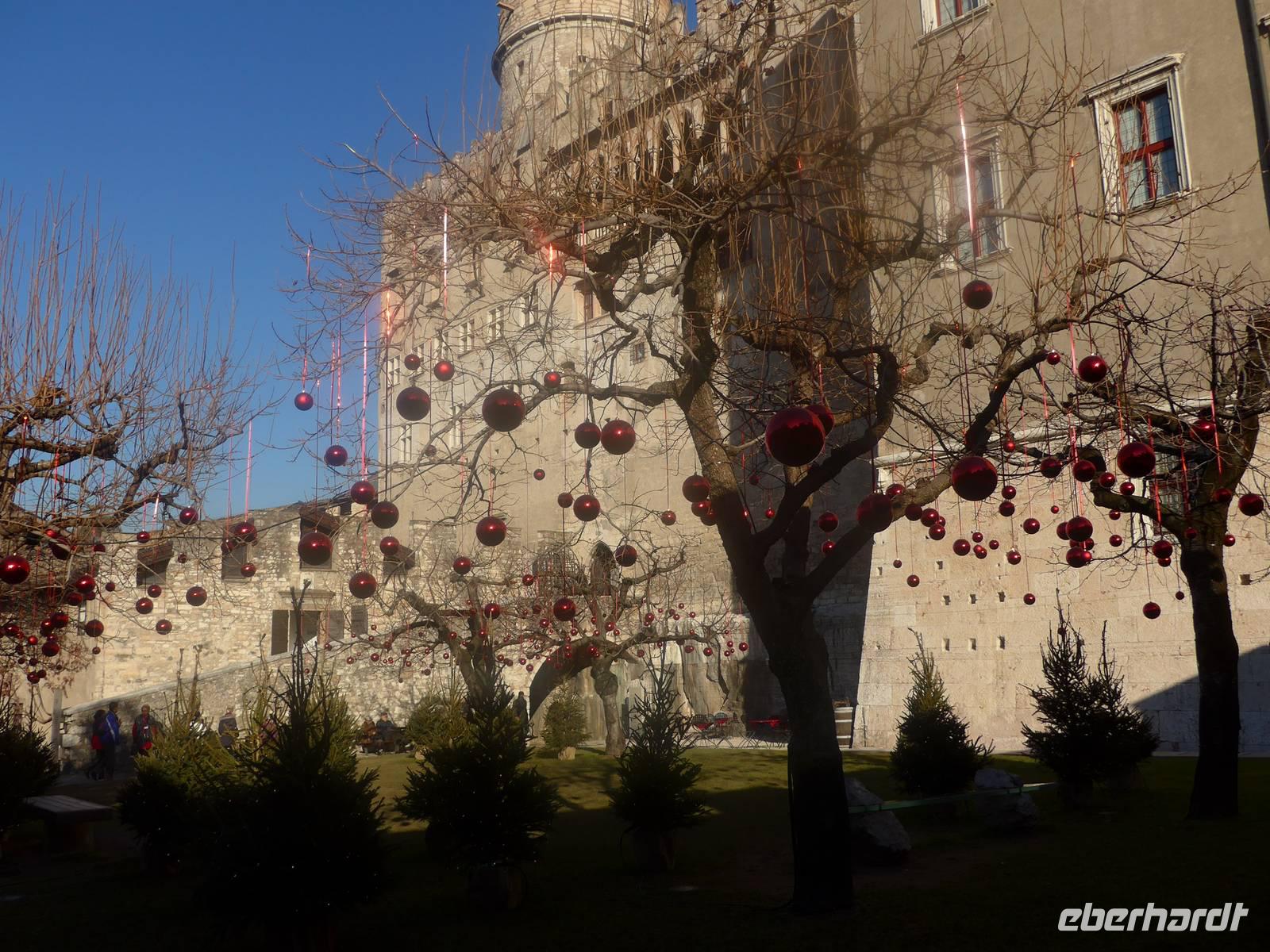Weihnachtlicher Garten des Castello del Buonconsiglio 
