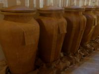 Grappa-Destille Marzadro - Lagerung Grappa in Tongefäßen