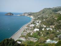 Blick über den Maronti Strand nach St. Angelo 