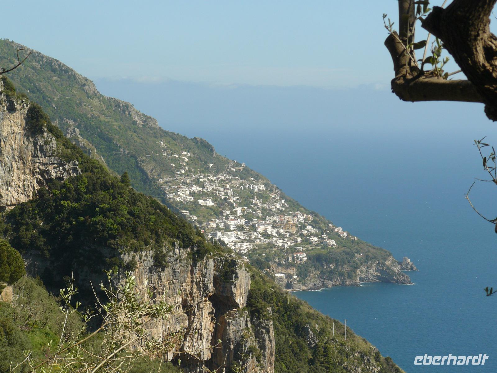 Blick von Montepertuso auf die Küste