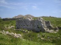 am höchsten Punkt die Ruinen der normannischen Festung 