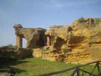 abgestützte Teile der Stadtmauer 