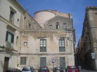 Schmale Gassen führen ins Zentrum. 