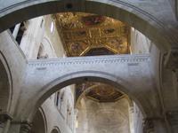 prächtige Deckengestaltung in der Basilika 