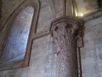 Säulen aus rotem Korallenschotter 