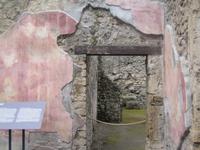 Der Mauerputz ist gut zu erkennen. 