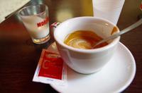 Espresso Napoli - stark gebrannt, kurz gebrüht und in der dicken tazzurella serviert