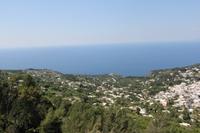 Blick von der Seilbahn am Monte Solaro auf Anacapri