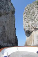 Zwischen den Faraglioni-Felsen