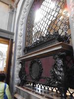 15 einer der prunkvollen Sarkophage 