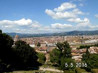  57 Domkuppel Santa Croce ,im Hintergrund auf dem Hügel-Fiesole