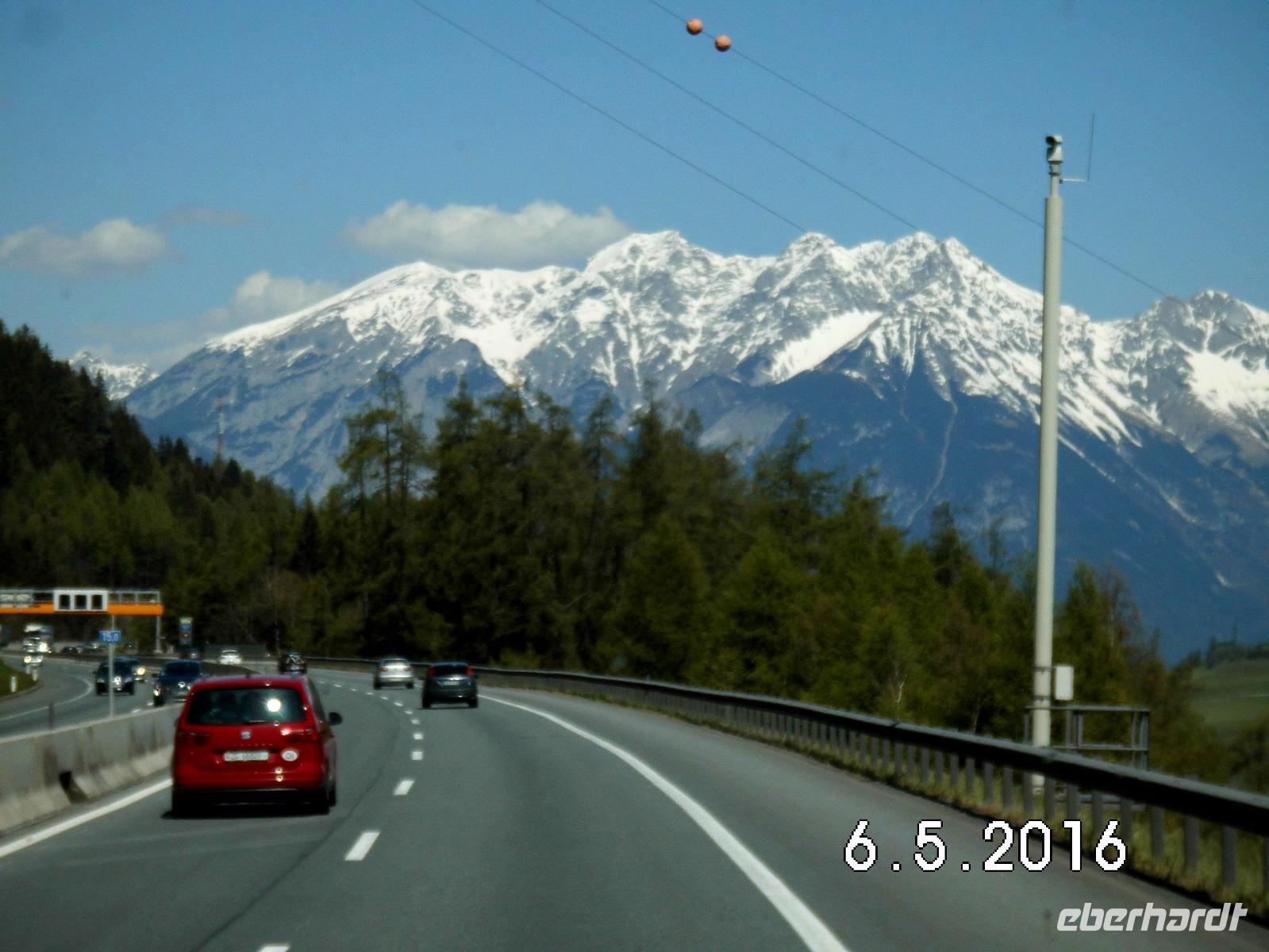 65 immer wieder schneebedeckte Gipfel