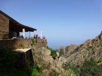 Calanche - Chalet und Felsen