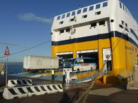 Golfo Aranci - unser Bus fährt vom Schiff