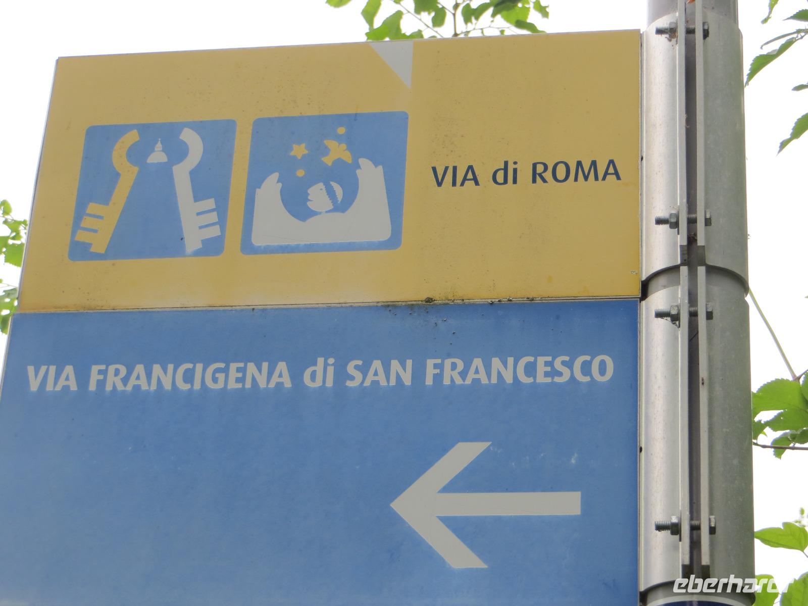 030 übliche Markierung des Franziskusweges in Umbrien