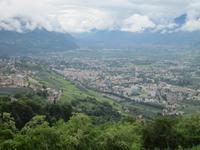 Blick auf Dorf Tirol und Meran