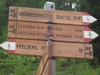 Wegweiser zur Lazinser Alm