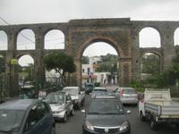 IMG_6420 Durchfahrt röm. Wasserleitung bei Barano