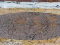 Ablauf für Regenwasser  im Inneren des Patheon