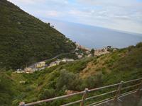 ... vorbei an dem nächsten kleinen malerischen Ort.