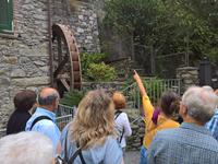 ... und sie erklärt Spannendes den aufmerksamen Zuhörern unserer Reisegruppe.