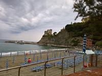 Einen Strand gibt es auch in der Cinque Terre, hier in Monterosso.