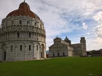 Auf der Piazza dei Miracoli: Baptisterium, Dom, Schiefer Turm.