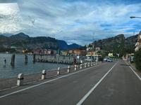 Bei der Rückfahrt auf der Ostküste am Gardasee mit Blick auf Torbole.