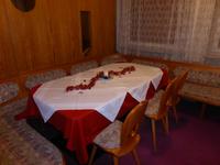 Kaminzimmer weihnachtlich dekoriert