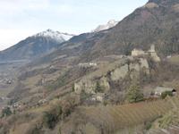Dorf Tirol - Blick zur Burg Tirol