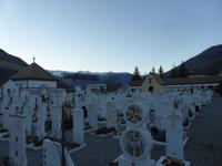 Laas - Friedhof mit Marmorkreuzen