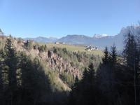 Erdpyramiden mit Blick zu Dolomiten